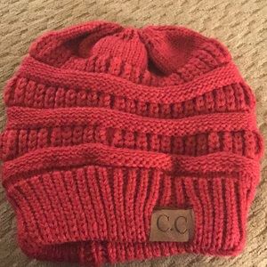 BRAND NEW ribbed beanie with hole for ponytail